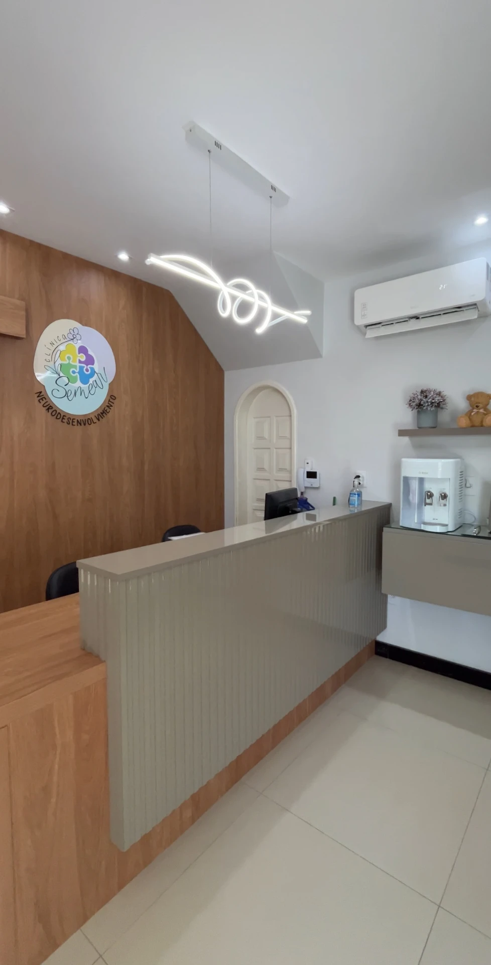 Recepção acolhedora da Clínica Semear